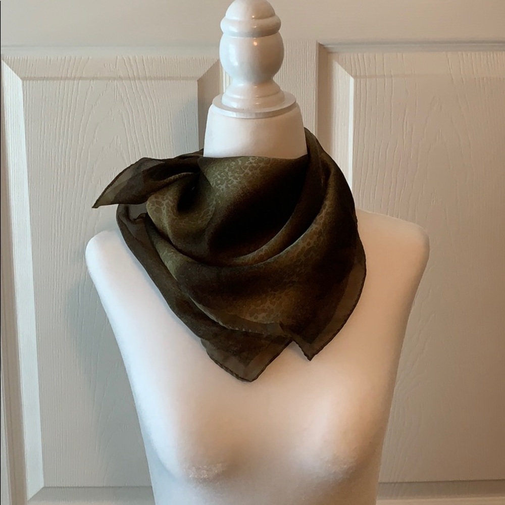 Green silky neck scarf 21”x21”